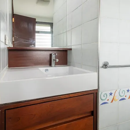 Con Piscina Privada - Golf 2 *
