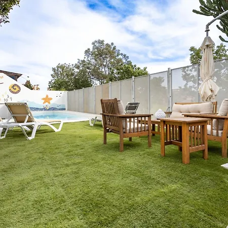 Con Piscina Privada - Golf 2 *